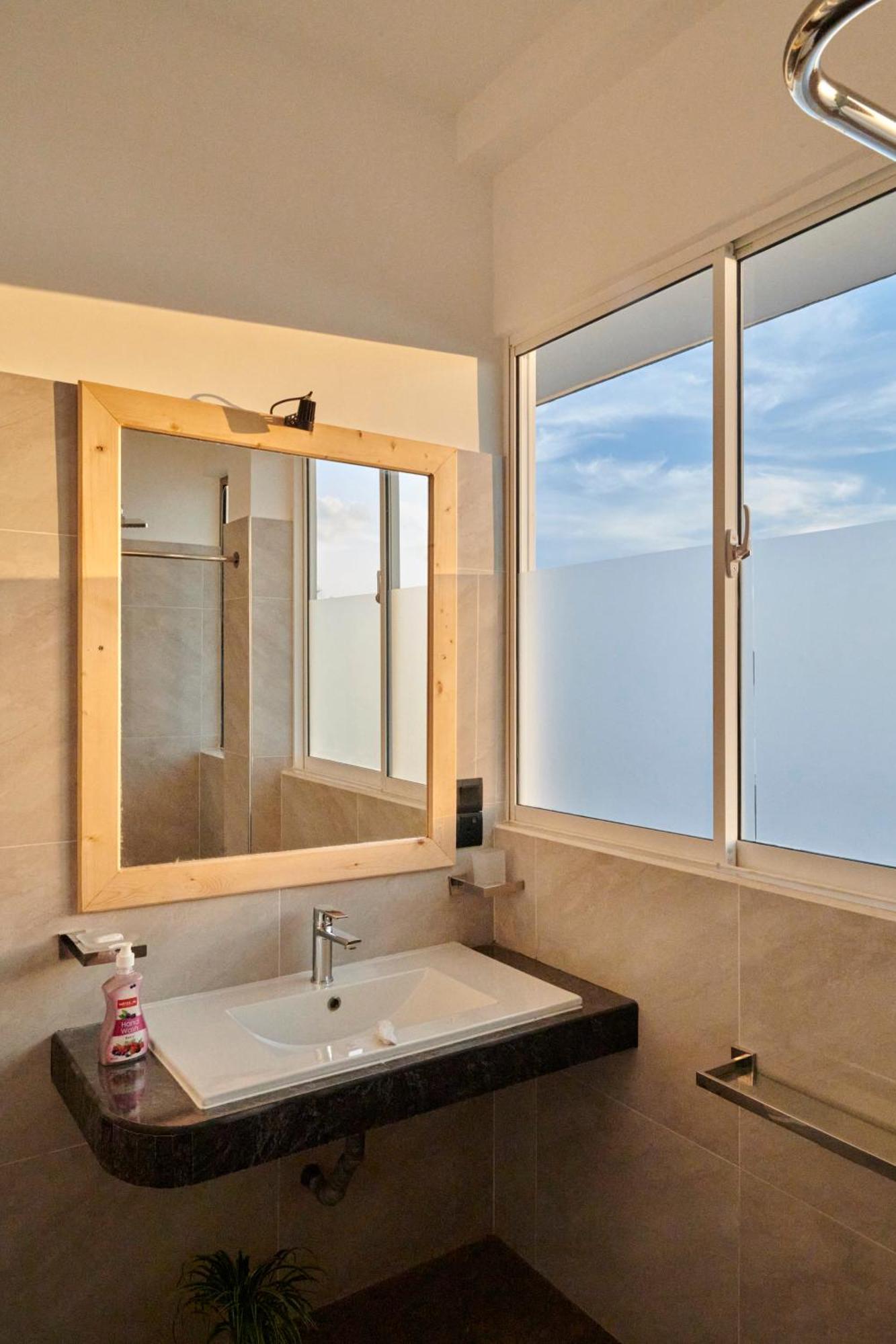 Kings Bay Beach Resort Galle Exterior foto